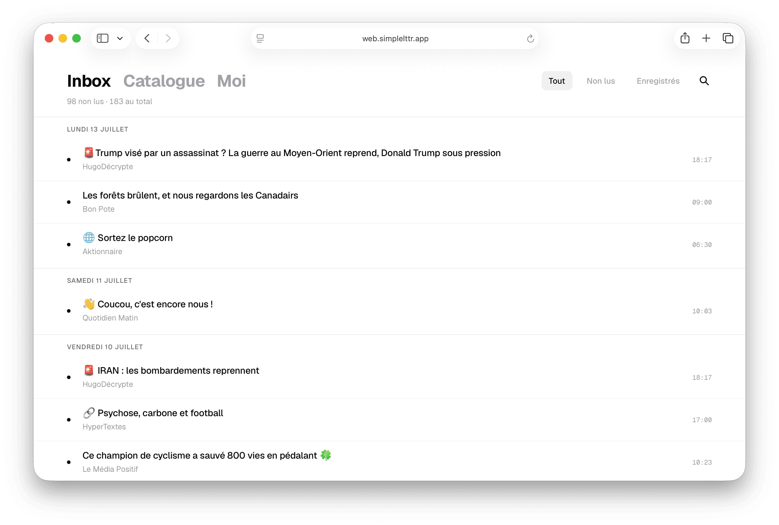 L'inbox de SimpleLttr sur le web : une liste de newsletters épurée, groupée par date.